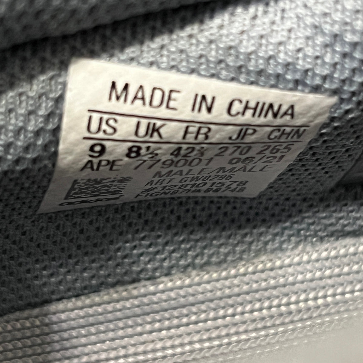 Yeezy Boost 700 Wash Orange (2021) Size 9 USED s23797
