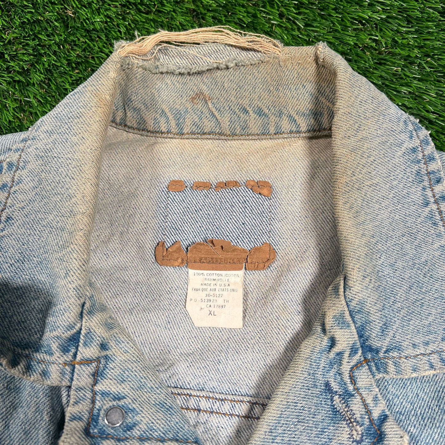 1990s Levis Washed Out Blue Button Up Jean Jacket Size XL USED v18596