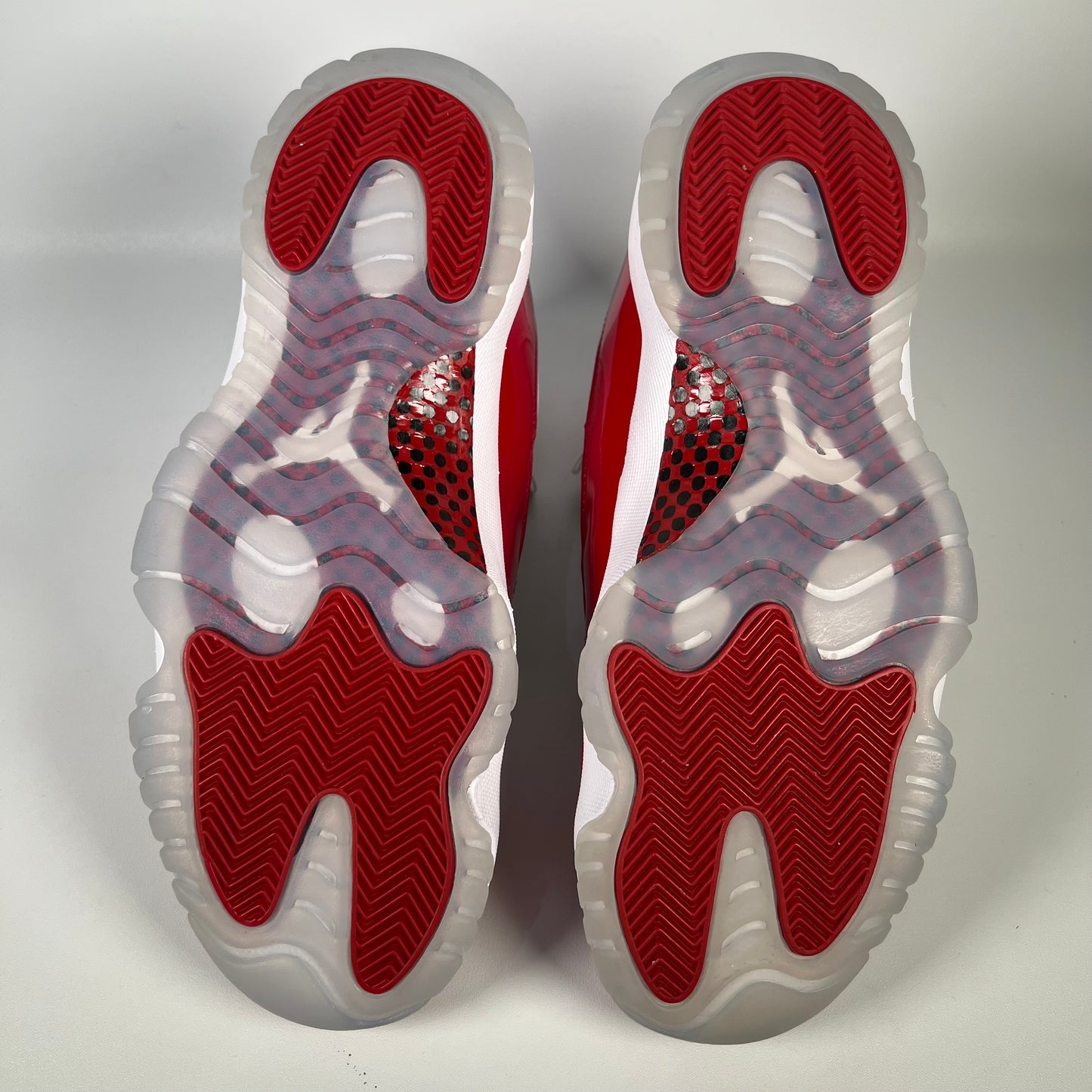 Jordan 11 Cherry (2022) Size 11 USED s18153