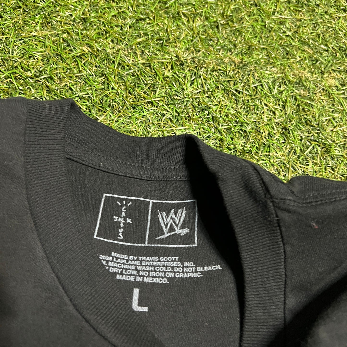 Travis Scott WWE The Rock The Bull Black Tee Size Large NEW x13575