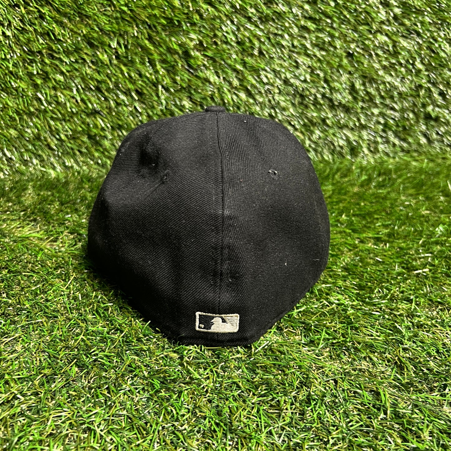 New Era Chicago White Sox White Logo Black Hat Size 7 1/2 USED v16002