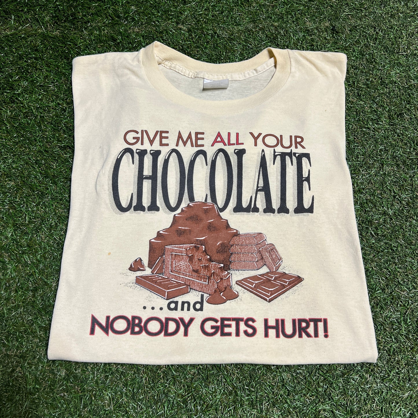 1980s "Give me all your Chocolate" Cream Tee Size Large USED v16094