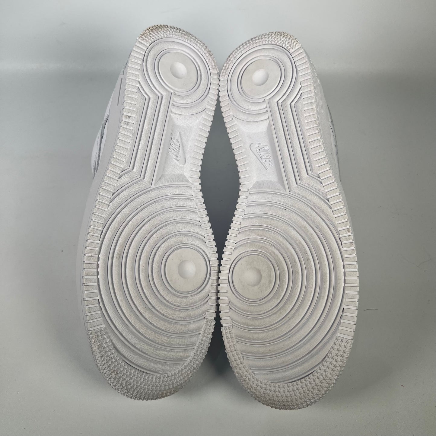 Nike x Supreme Air Force 1 Low White (2020) Size 10.5 USED s18509
