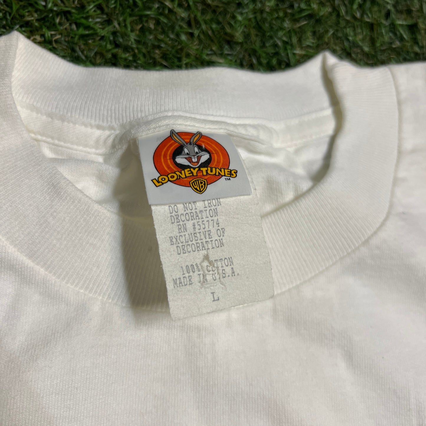 1998s Looney Tunes Plaque Busters White Tee Size Large USED v16386