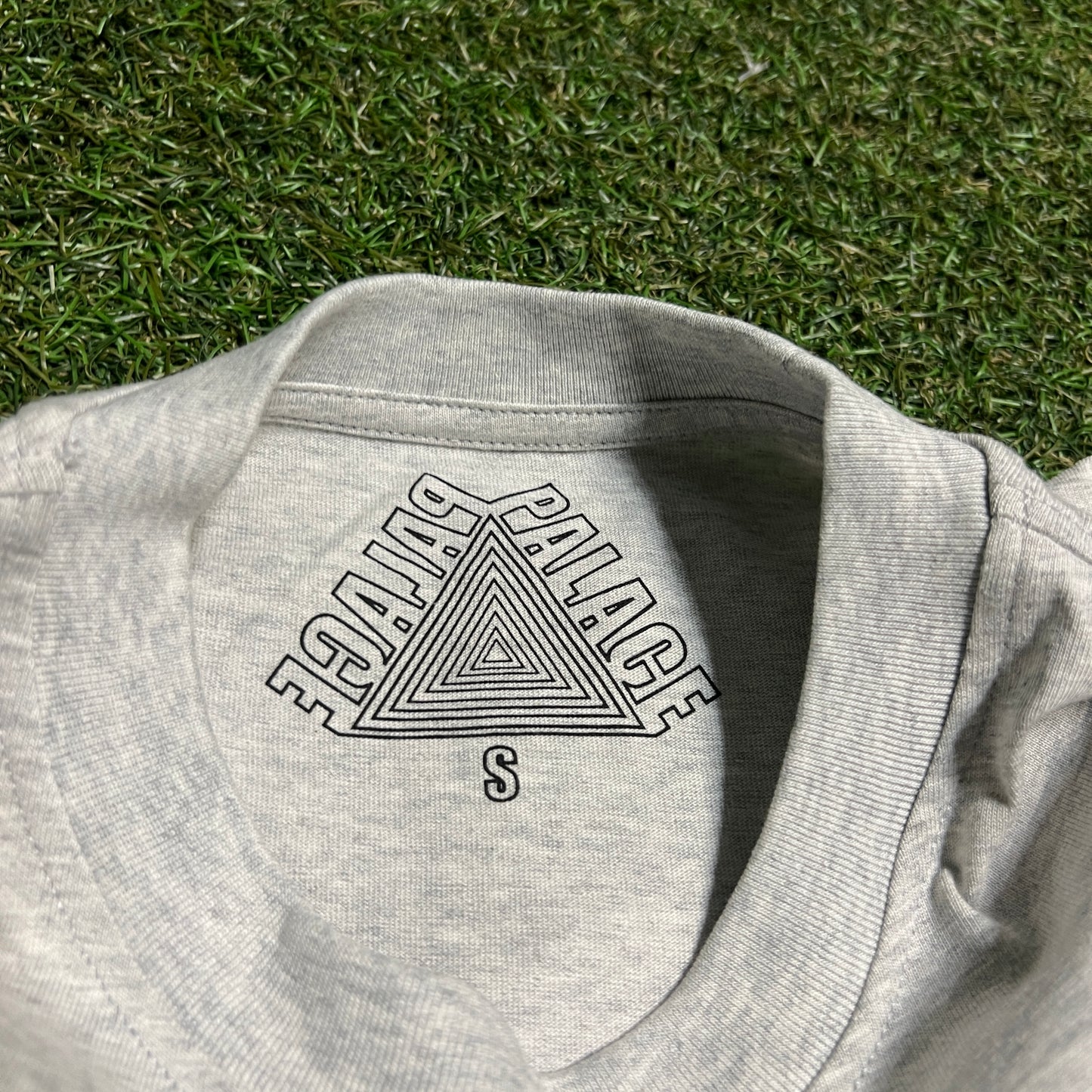 Palace Grey Logo Tee Size Small USED x13862