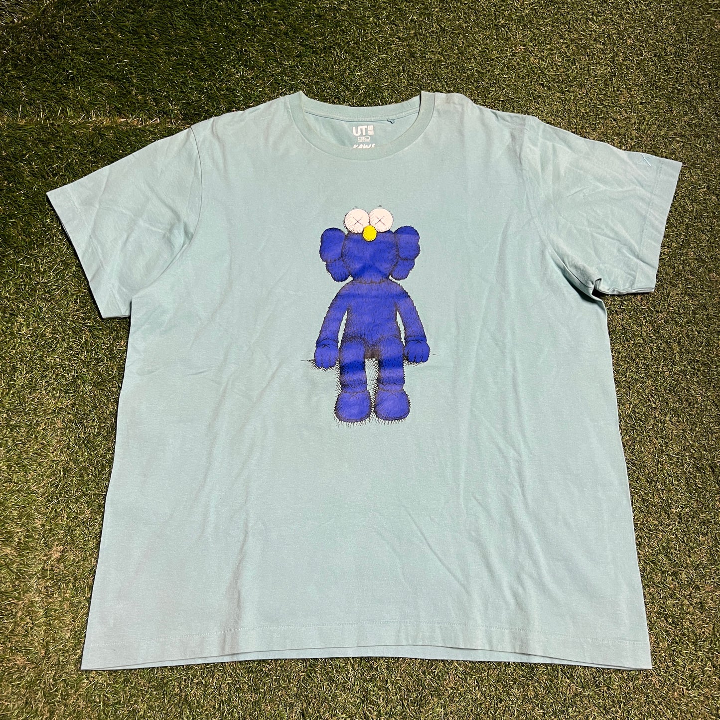 Kaws Uniqlo Blue Figure Sitting Teal Tee Size XXL USED x14055