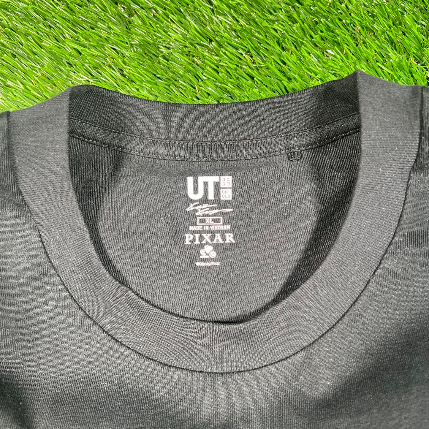 Toy Story Uniqlo Chosen Alian Black Tee Size XL USED v17617