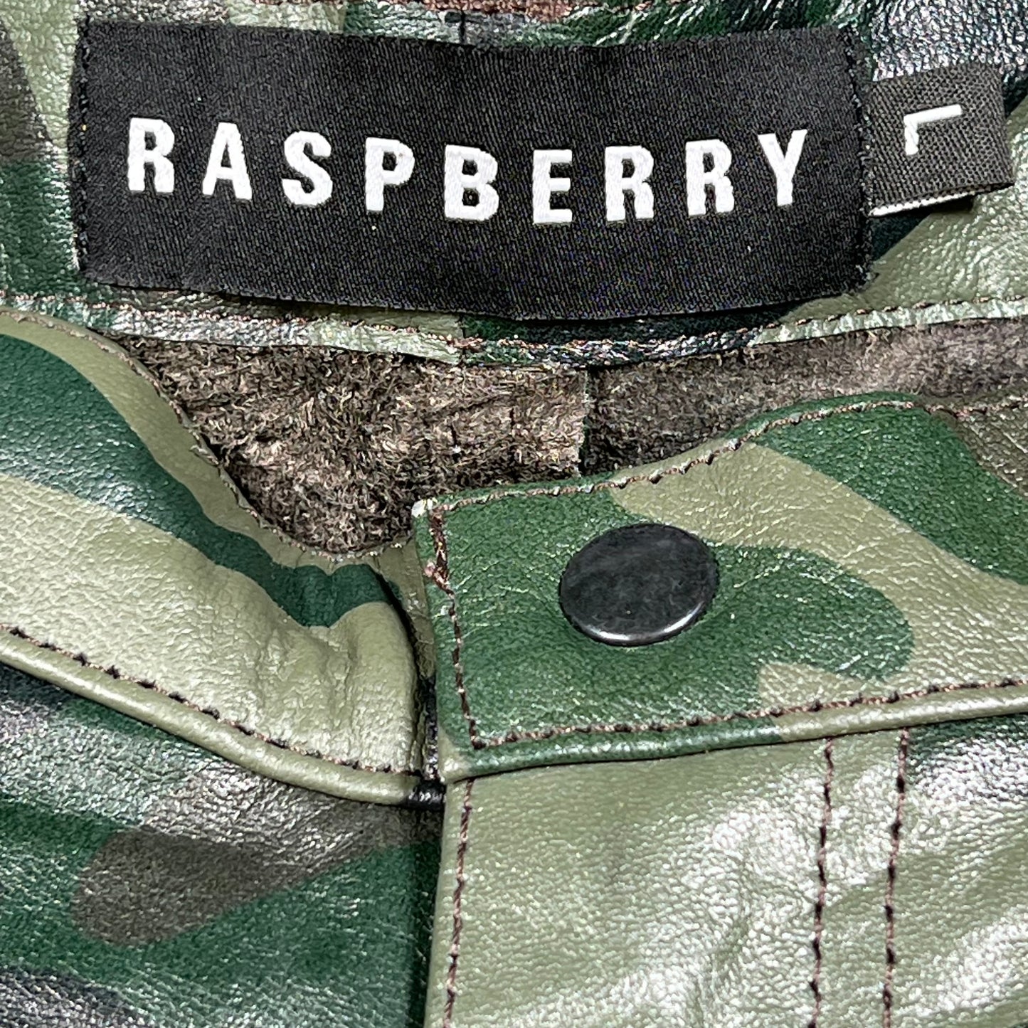 GV Gallery Raspberry Leather Camo Shorts Size Large NEW x14278