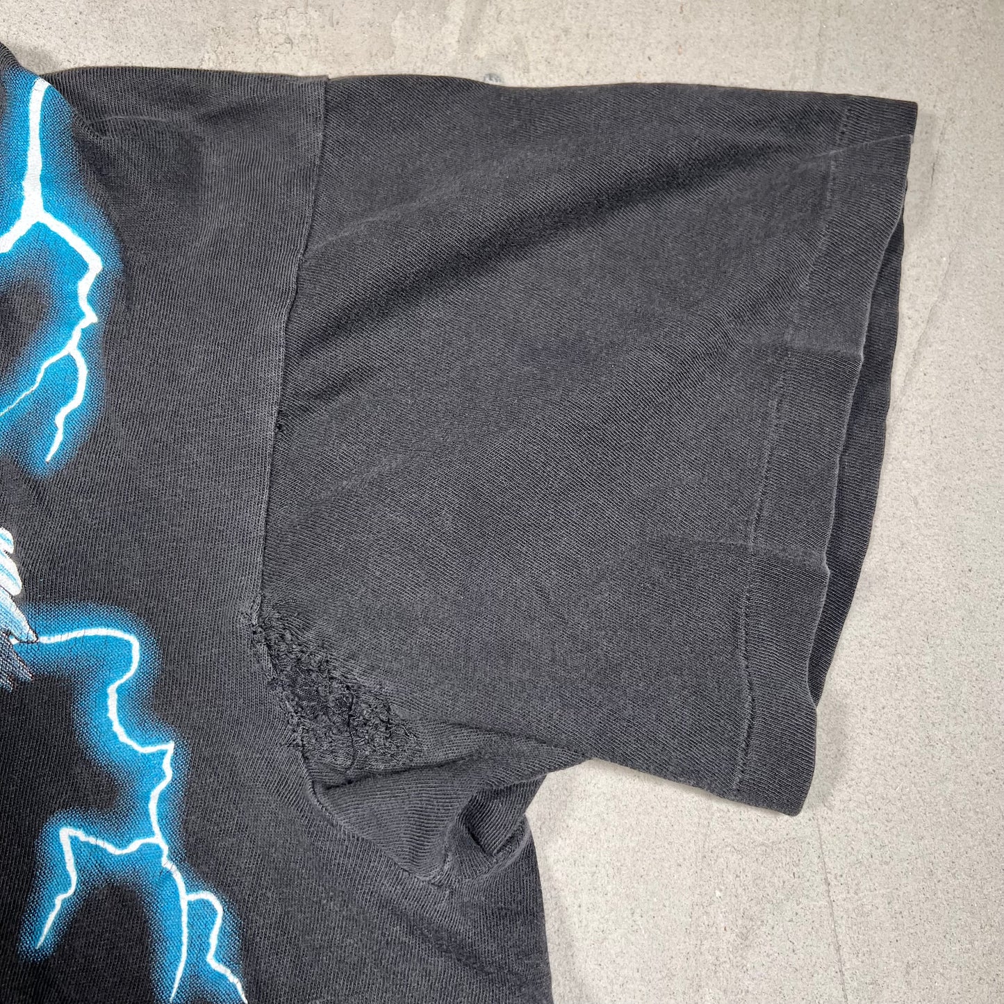 1990s American Thunder Native American AOP Black Tee Size Large USED v17917