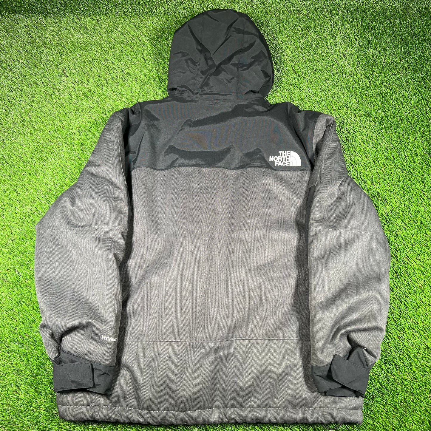 North Face Hyvent Grey Plaid / Black Jacket Size XL USED v16905