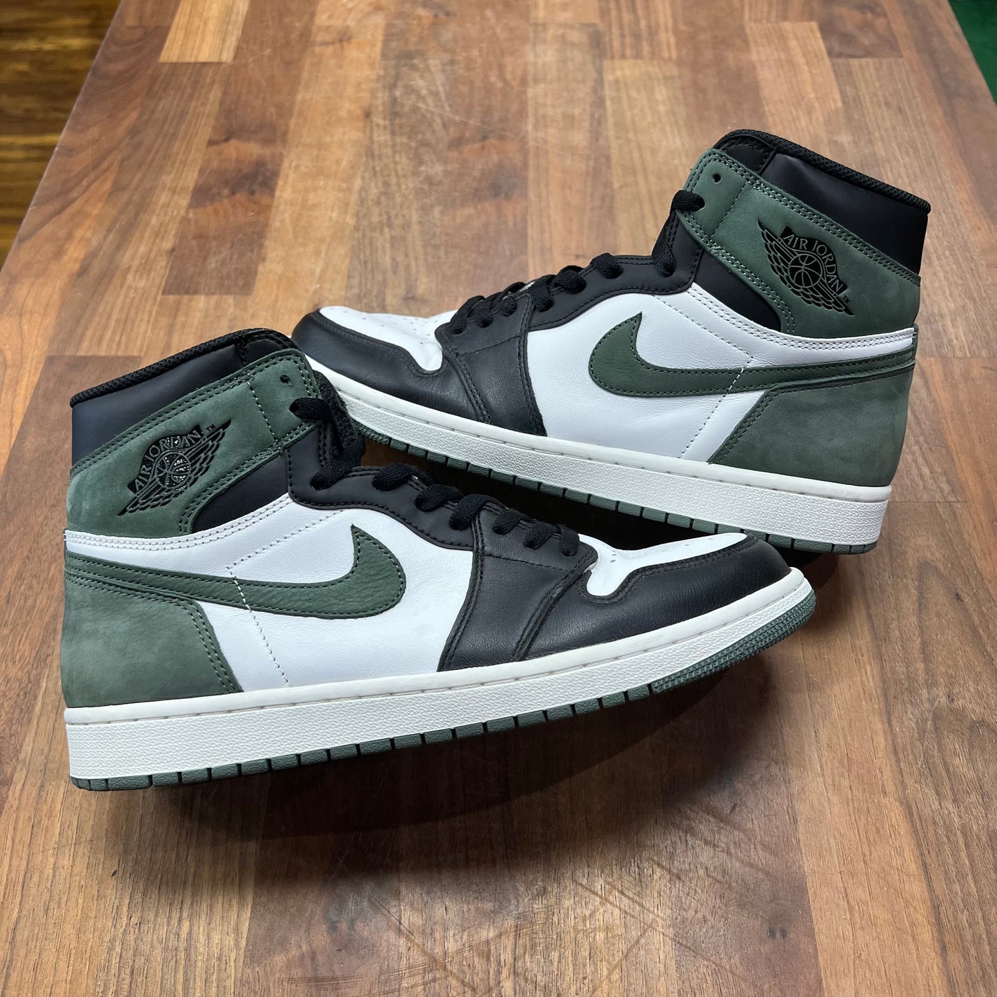 Jordan 1 Clay Green Size 10.5 USED s17185