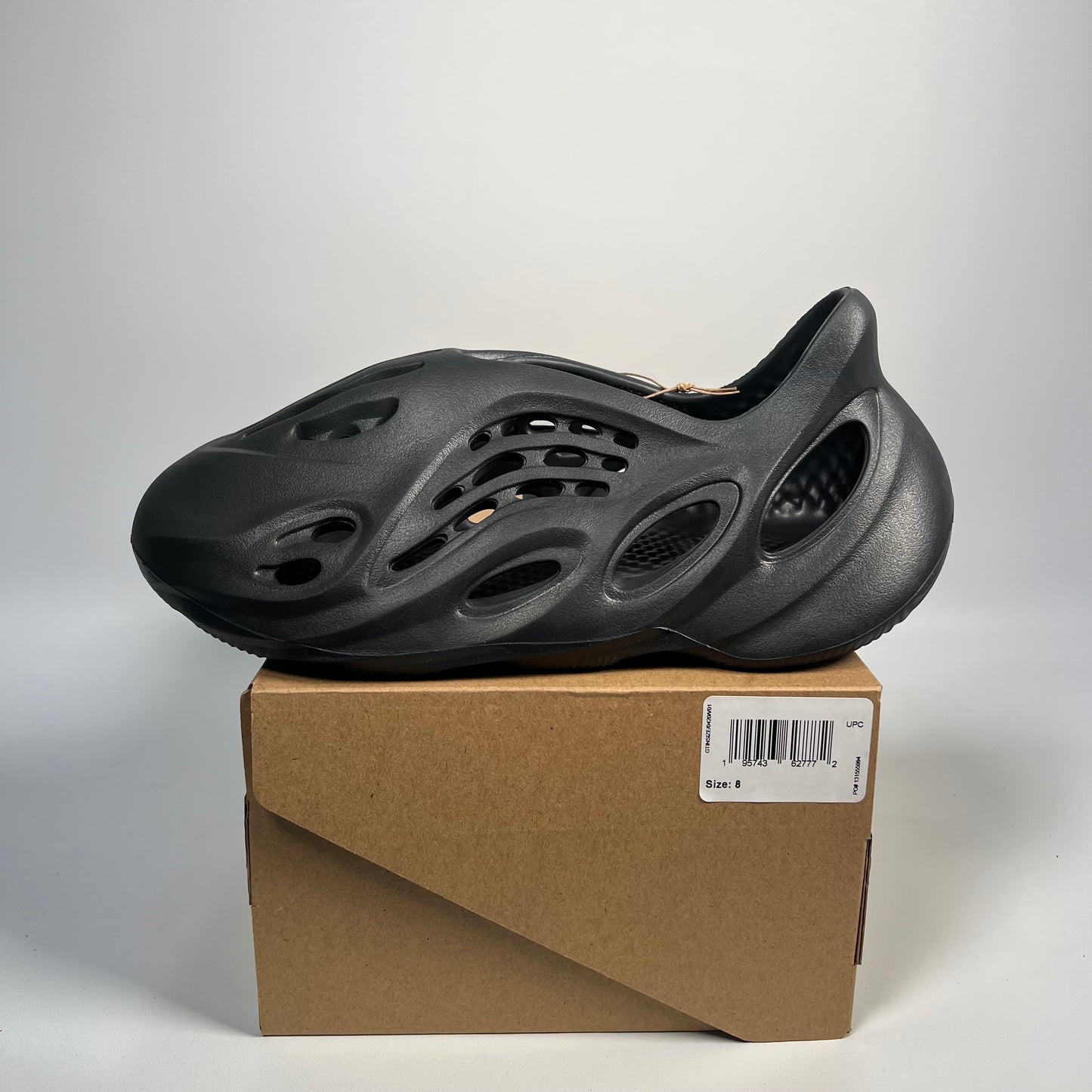 Yeezy Foam Runner Onyx (2024) Size 8 NEW s17616