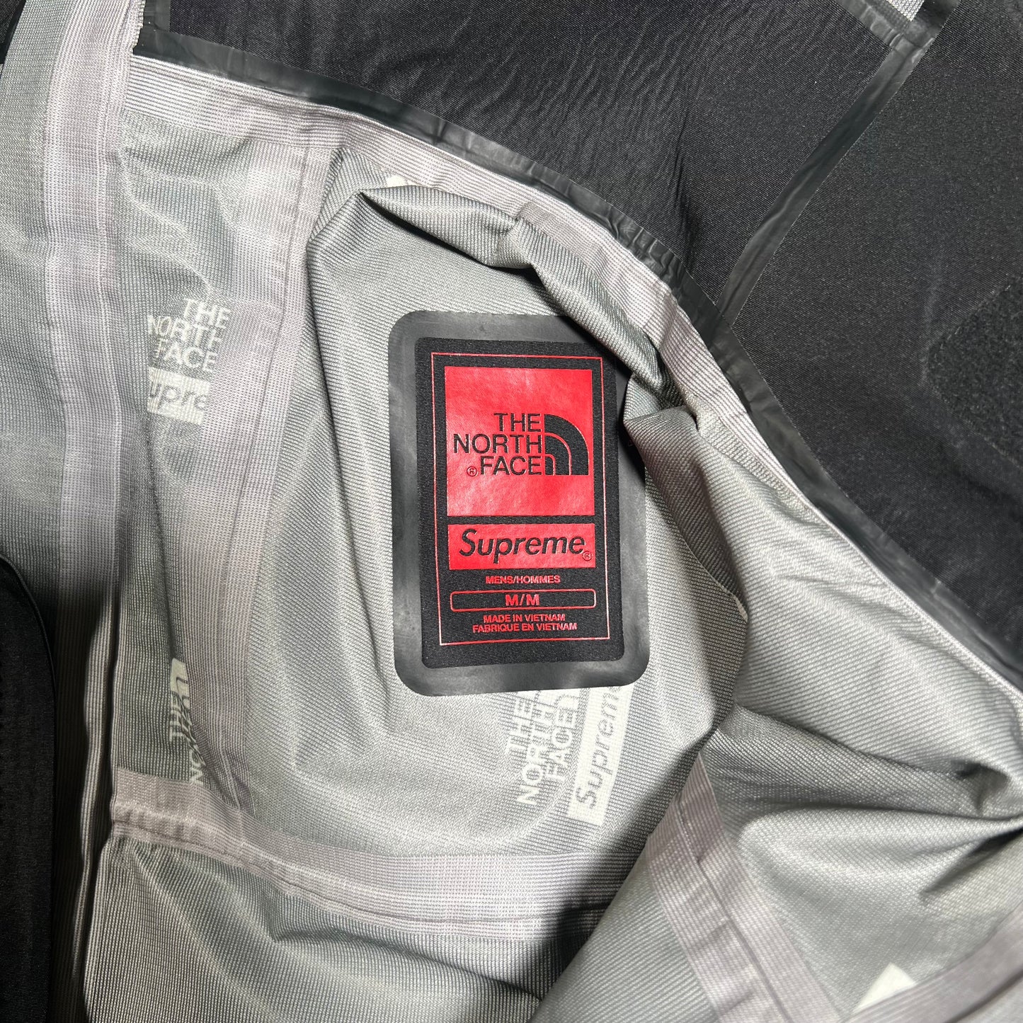Supreme North Face Split Taped Seam Shell Black Jacket (2024) Size Small USED x16377