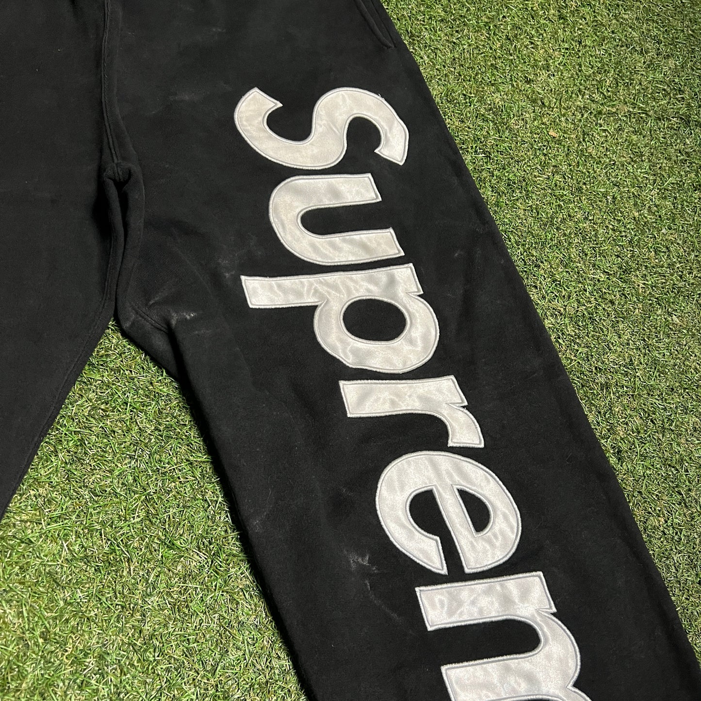 Supreme Big Spell Out Logo Black Sweatpants Size Medium USED x13944