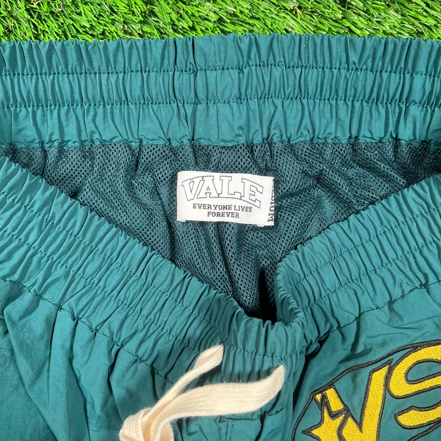 Vale USA Yellow/Green Trackpants Size Medium USED x16567