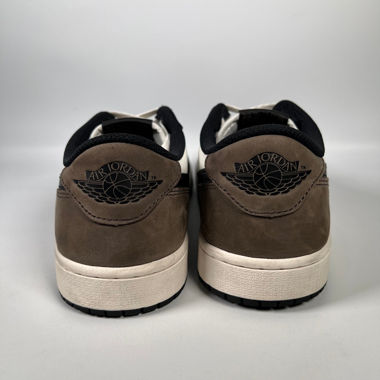Jordan 1 Low Mocha (2024) Size 10.5 USED s18183