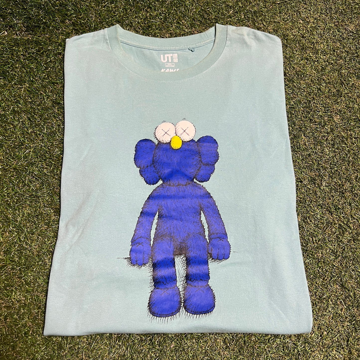 Kaws Uniqlo Blue Figure Sitting Teal Tee Size XXL USED x14055