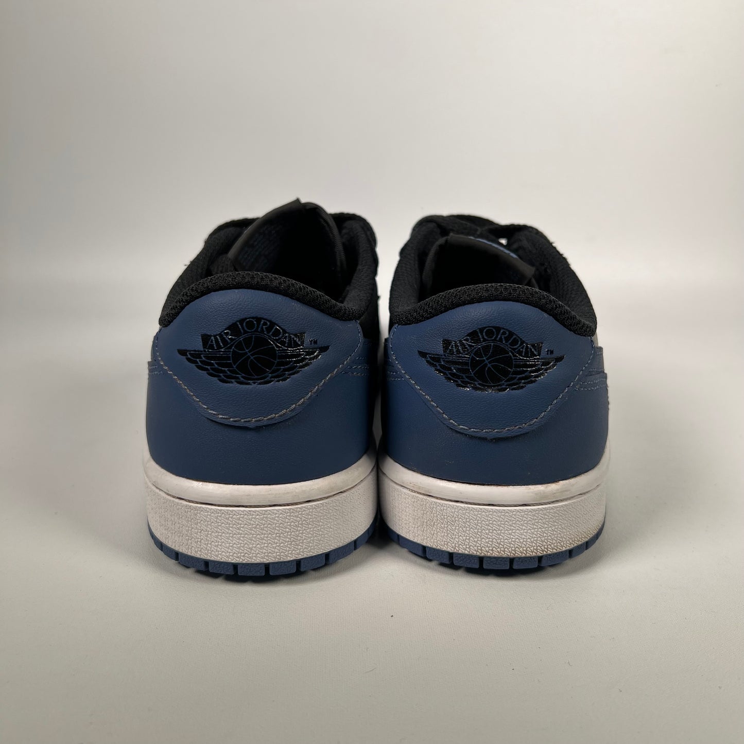 Jordan 1 Low Mystic Navy (2022) Size 6.5 USED s18124