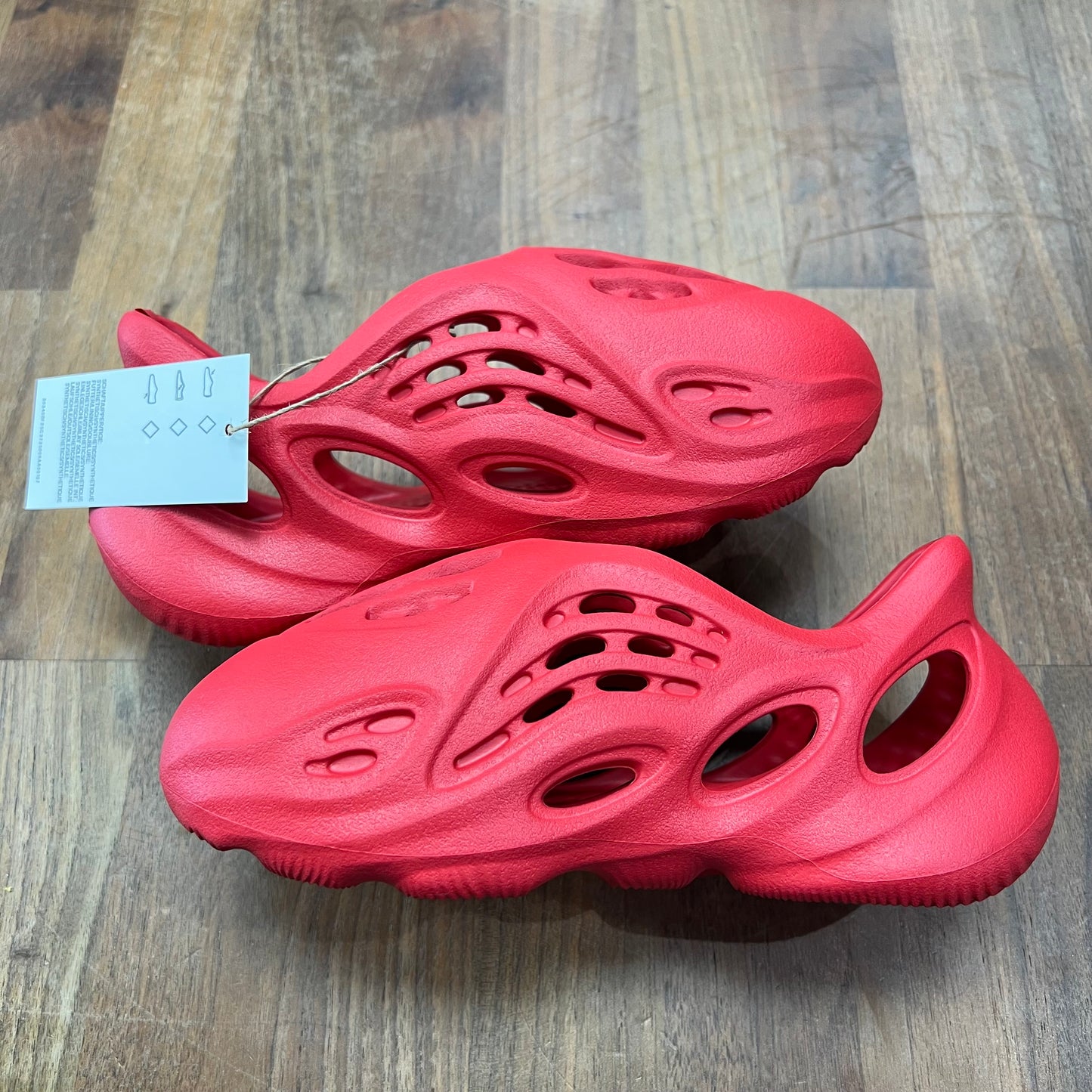 Yeezy Foam Runner Vermillion (Kids) Size 13K NEW s16419