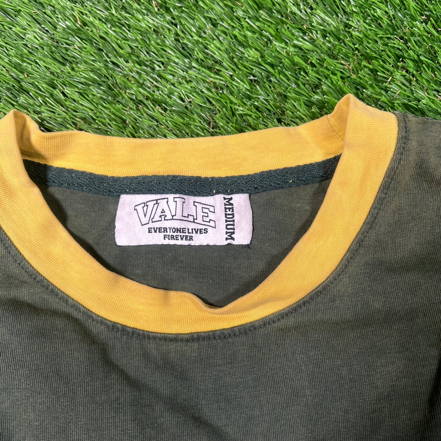 Vale Sound of Valley Green/Yellow Longsleeve Size Medium USED x15332