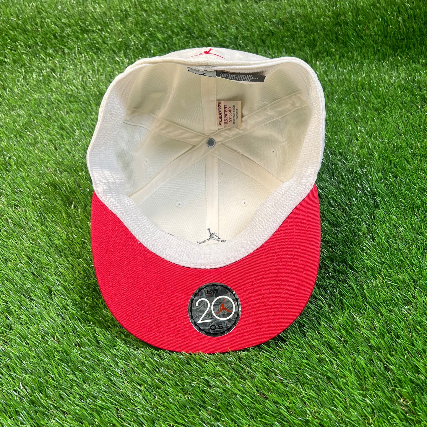 2005 Air Jordan White FlexFit Hat NEW v18802
