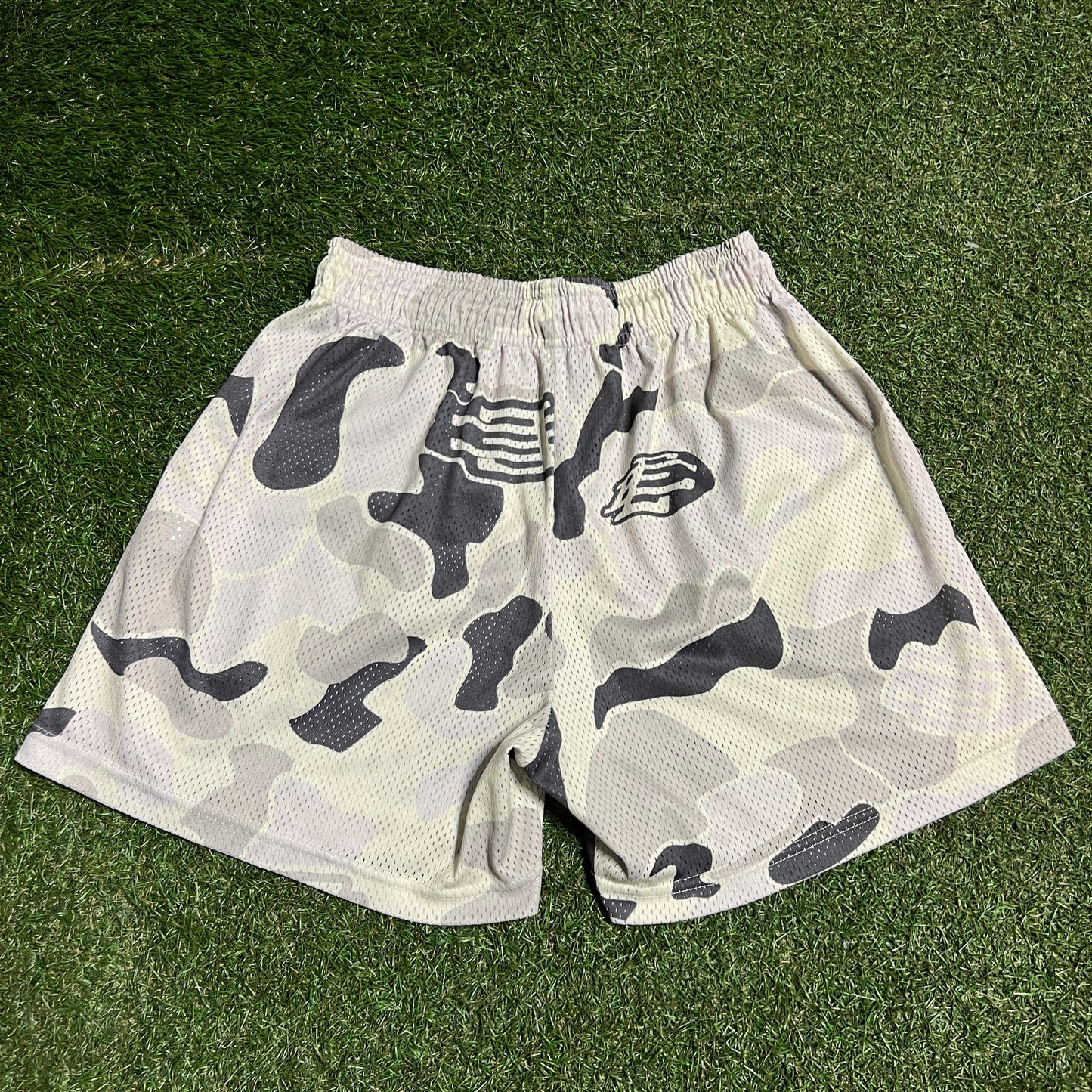 Eric Emanuel White/Grey Camo Shorts Size Large USED x14167
