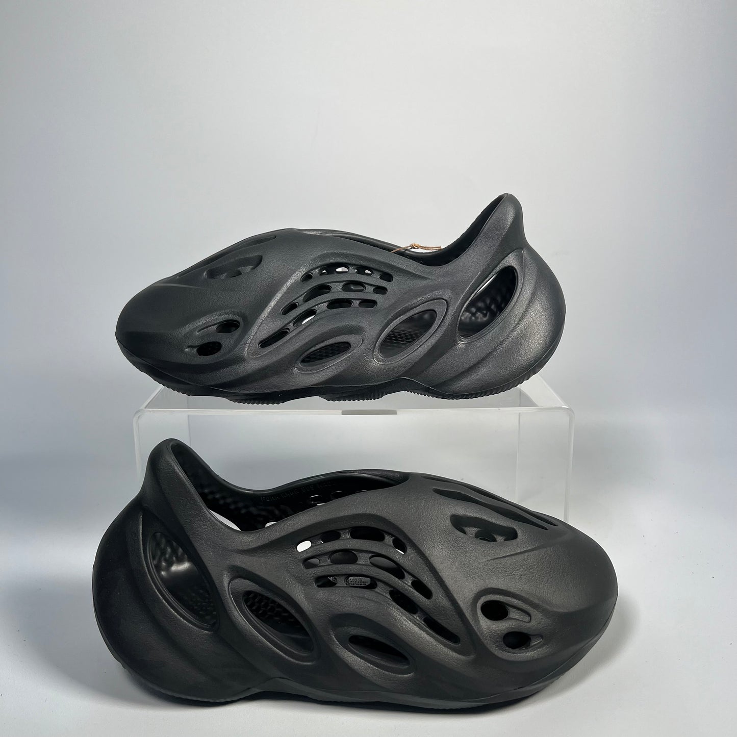 Yeezy Foam Runner Onyx (2024) Size 8 NEW s17616
