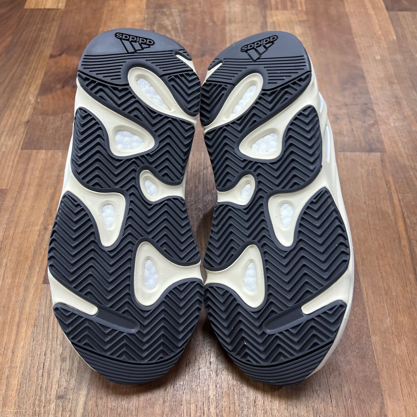 Yeezy 700 Analog Size 5.5 NEW s17350