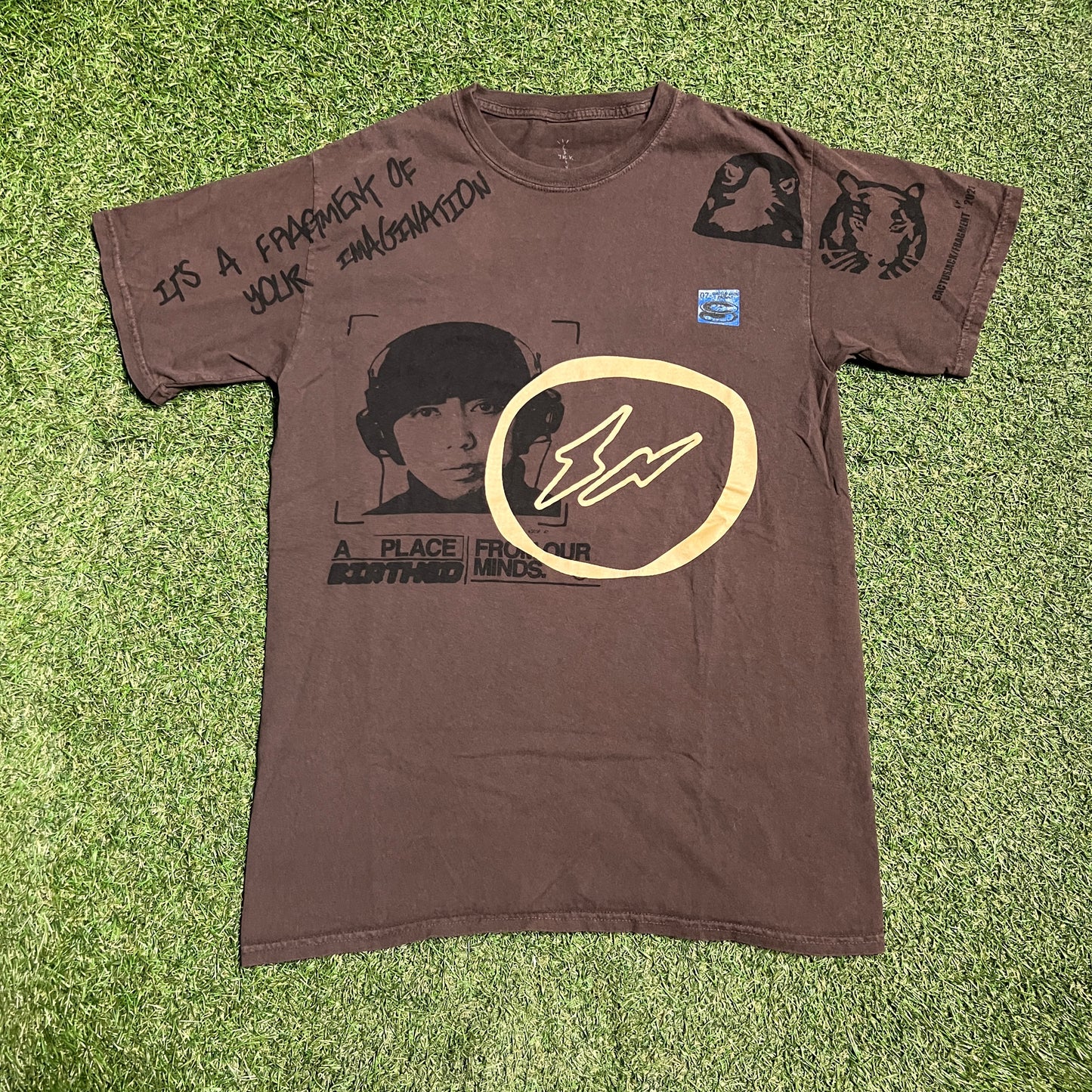 Travis Scott Fragment A Place for Birthed Minds Brown Tee Size Medium USED x13635