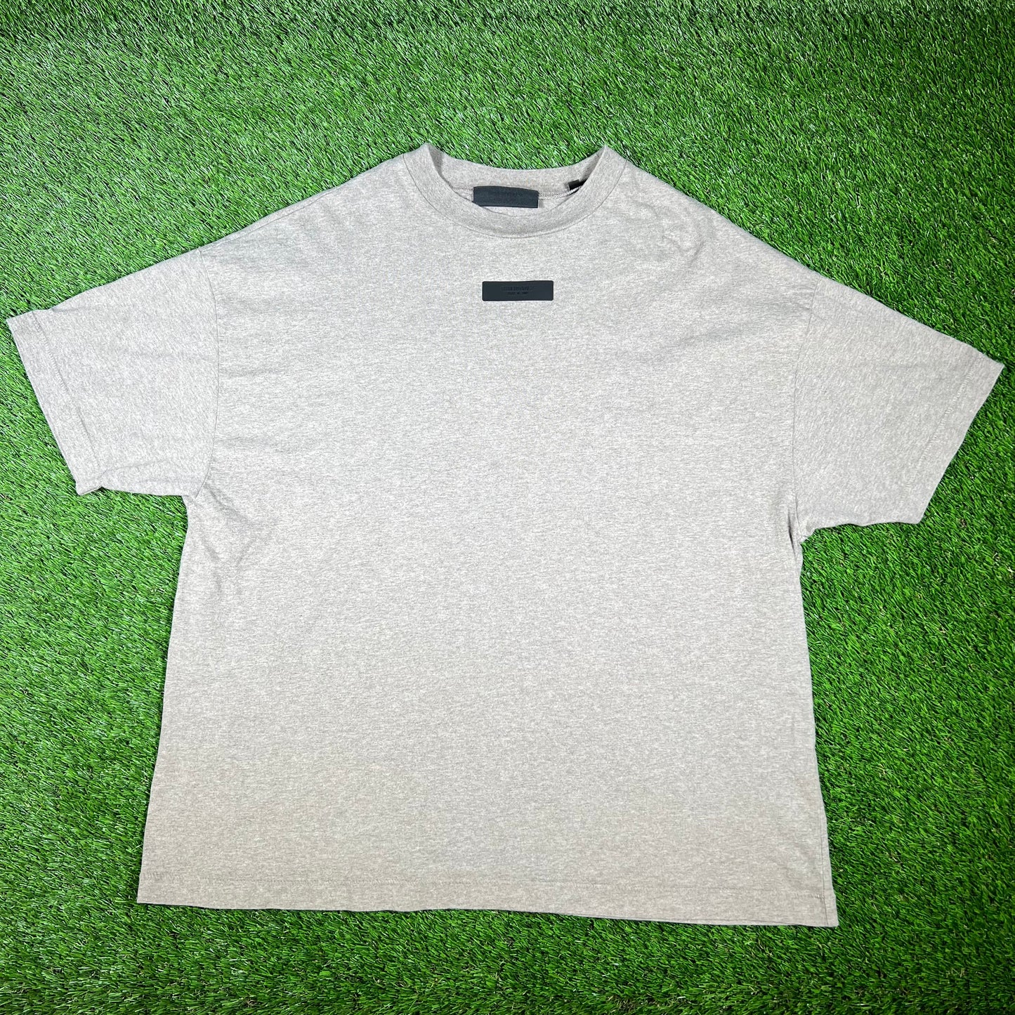 FOG Essentials Tab Collar Logo Grey Tee Size Medium USED x14347