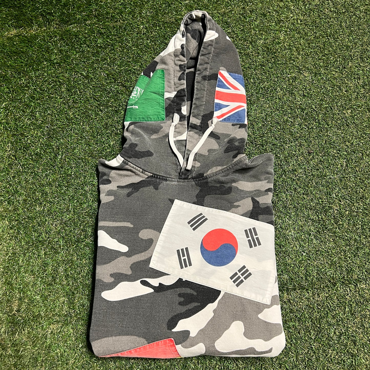 Supreme FW13 International Flags Grey Camo Hoodie Size Medium USED x13826