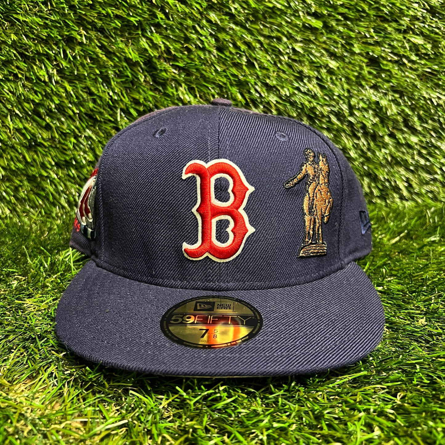 New Era Boston Red Sox Horse Rider Embroidery Navy Hat Size 7 5/8 USED v16161