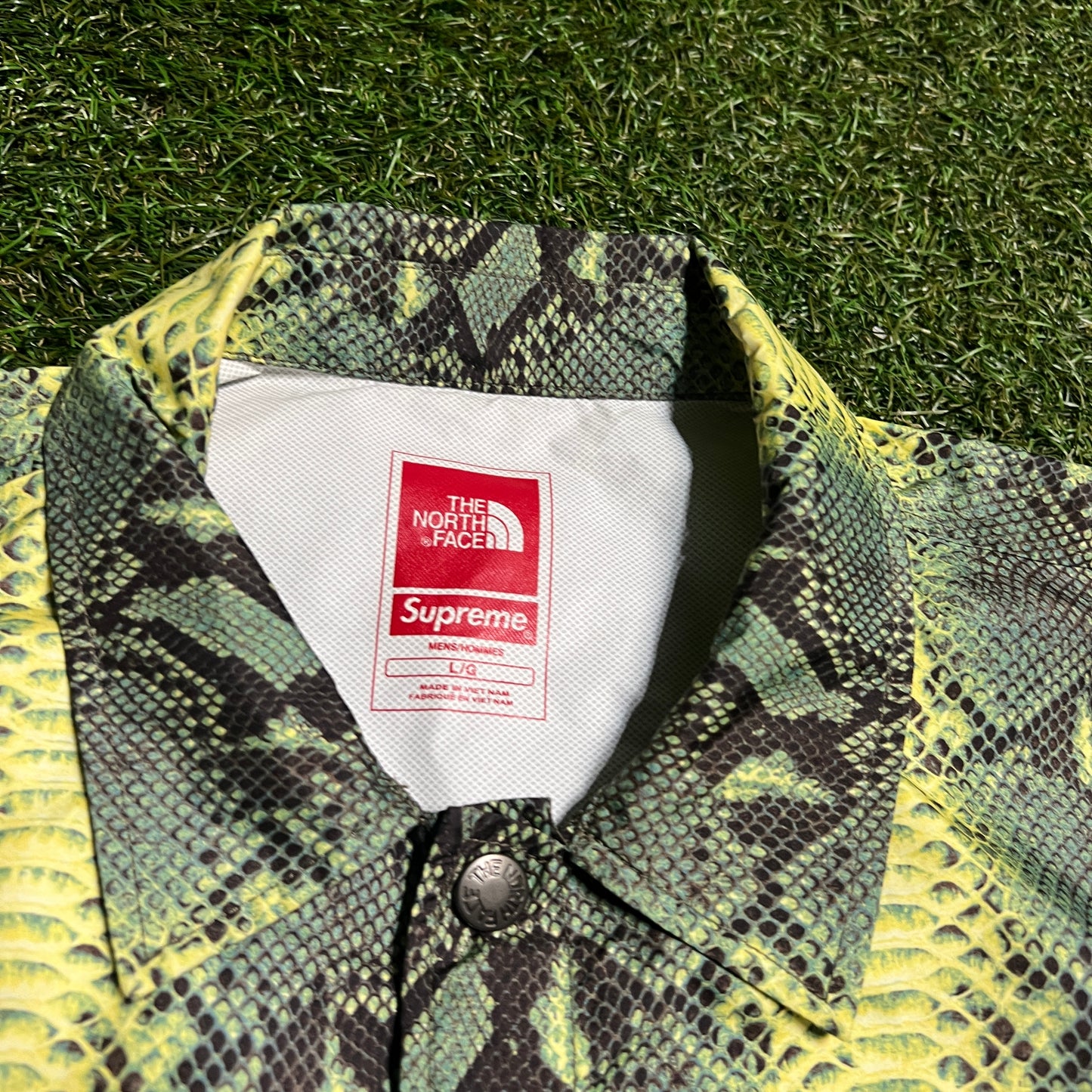 Supreme North Face Snakeskin Taped Seam Coaches Jacket Size Large USED x14102