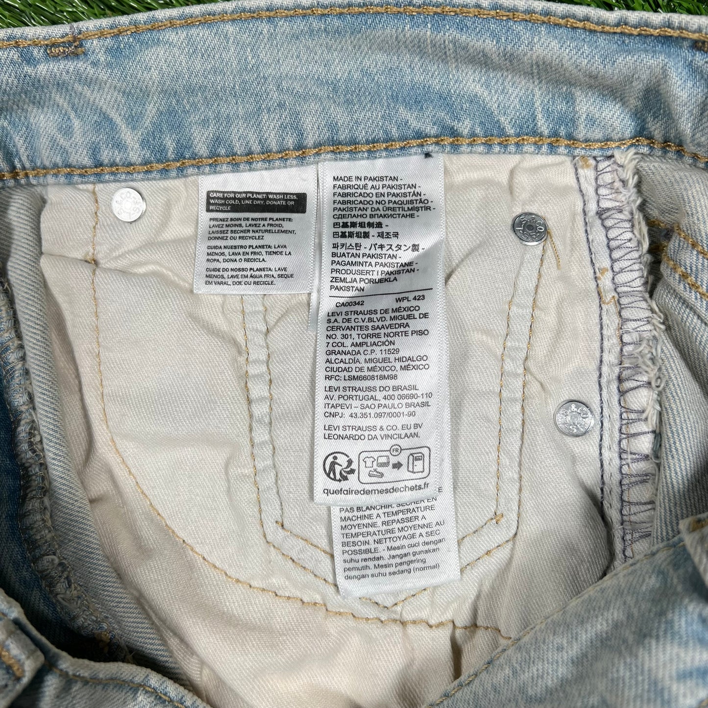 Levi 505 Light Washed Jeans Size 29x30 NEW v16765