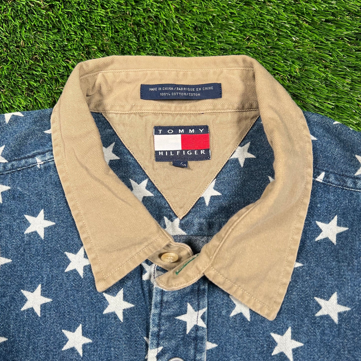 Tommy Hilfiger Star Pattern Denim Button Up Shirt Size XL USED v18582
