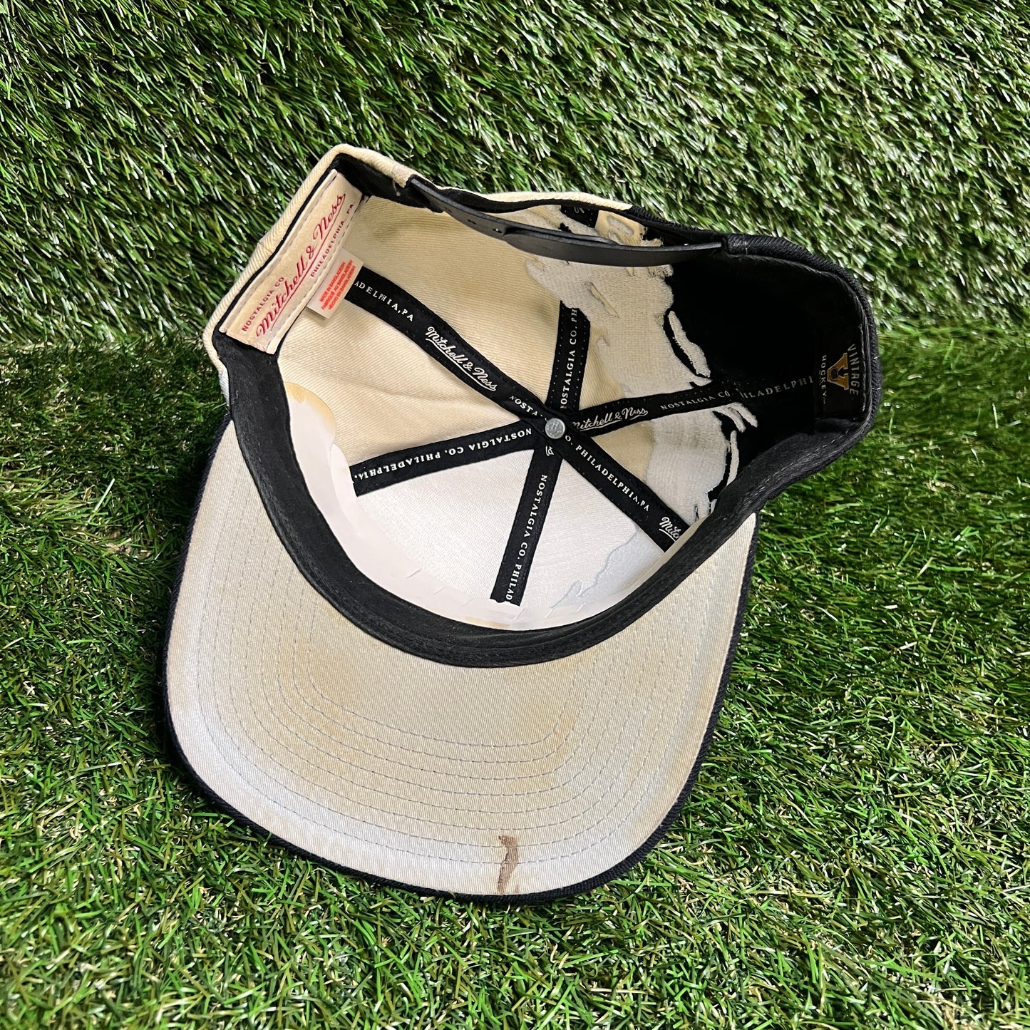 Mitchell & Ness Los Angeles Kings Cream Hat One Size USED v15994
