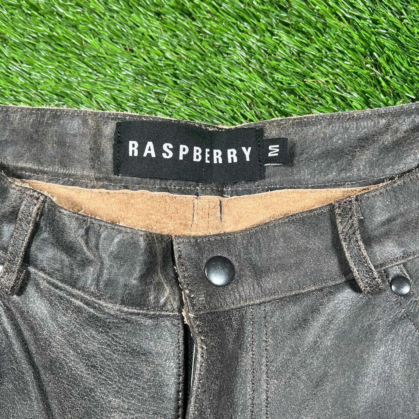 GV Gallery Raspberry Hills Brown Leather Double Knee Shorts Size Medium USED x15154