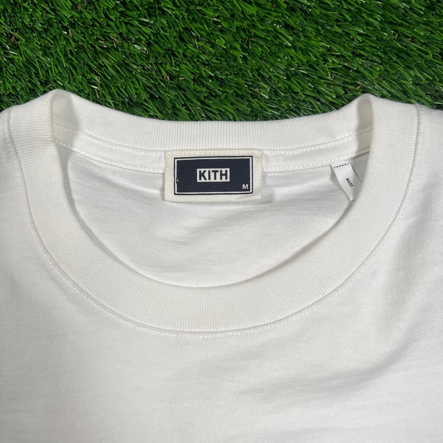 Kith Christmas Box Logo Window White Tee Size Medium NEW x16593