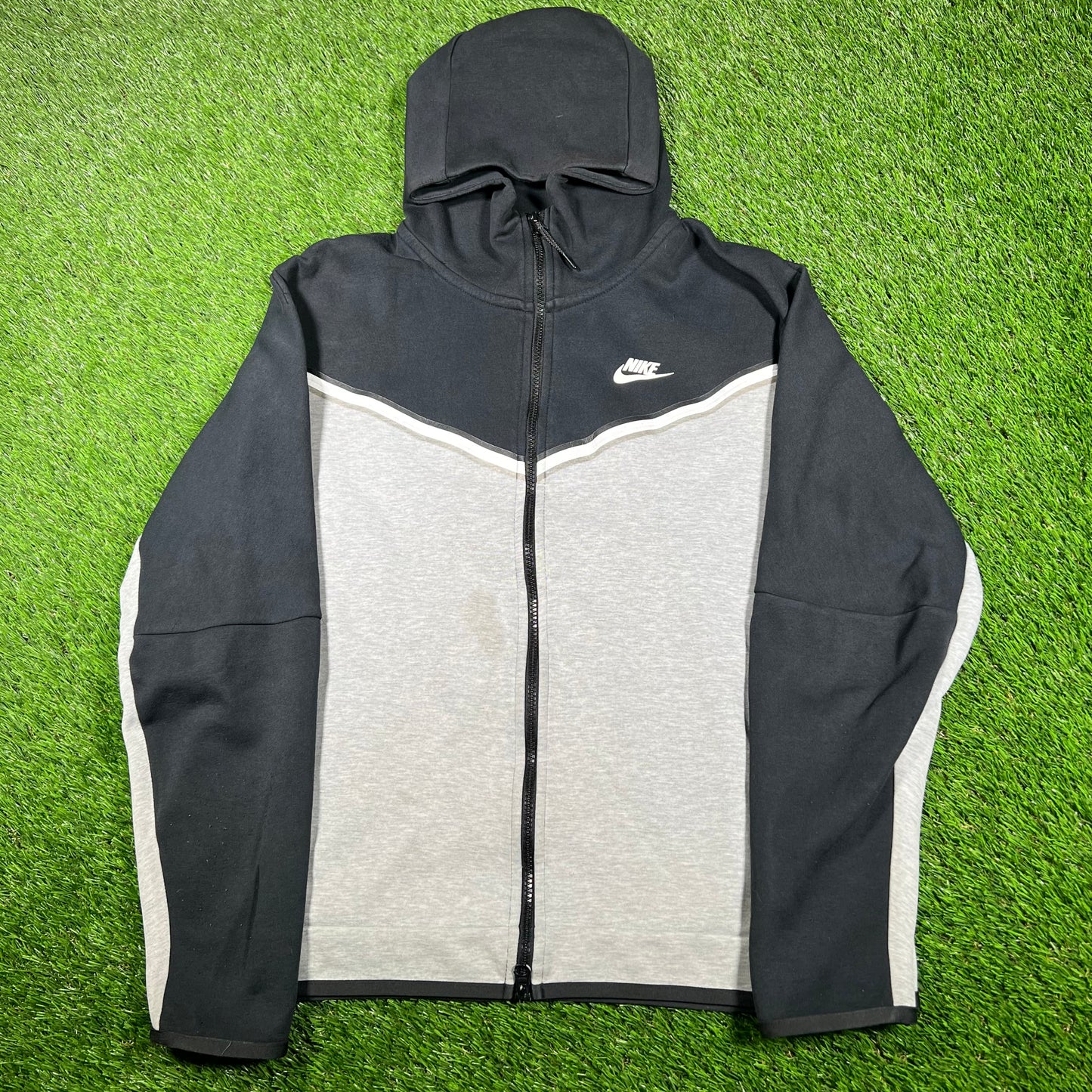 Nike Tech Black/Grey Zip Up Hoodie Size Large USED v16896