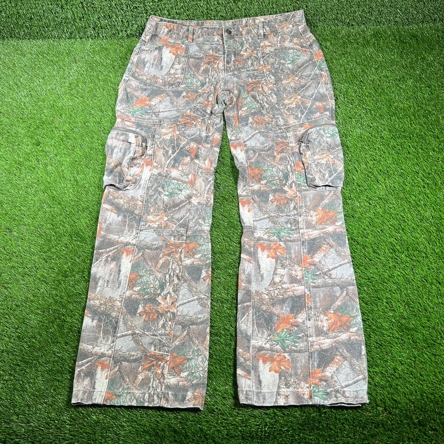 GV Gallery Raspberry Hills Real Tree Cargo Pants Size Large USED x14473