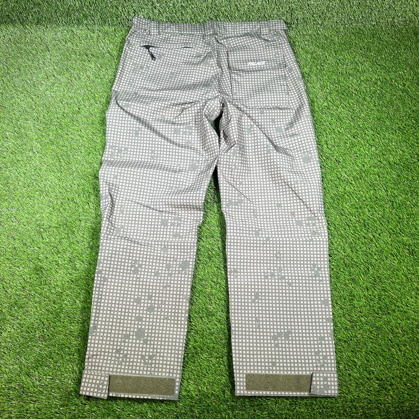 Palace Skateboards Green Gore-Tex Pants Size Medium USED x14303