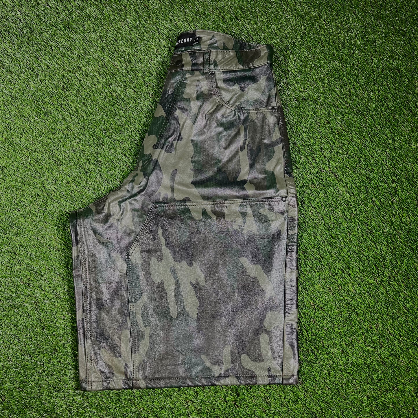 GV Gallery Raspberry Leather Camo Shorts Size Medium NEW x14277