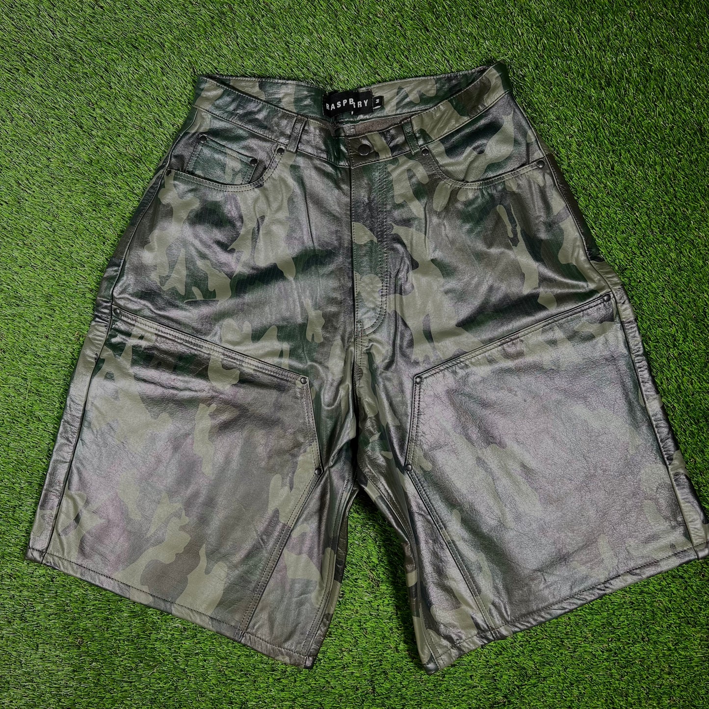 GV Gallery Raspberry Leather Camo Shorts Size Medium NEW x14277