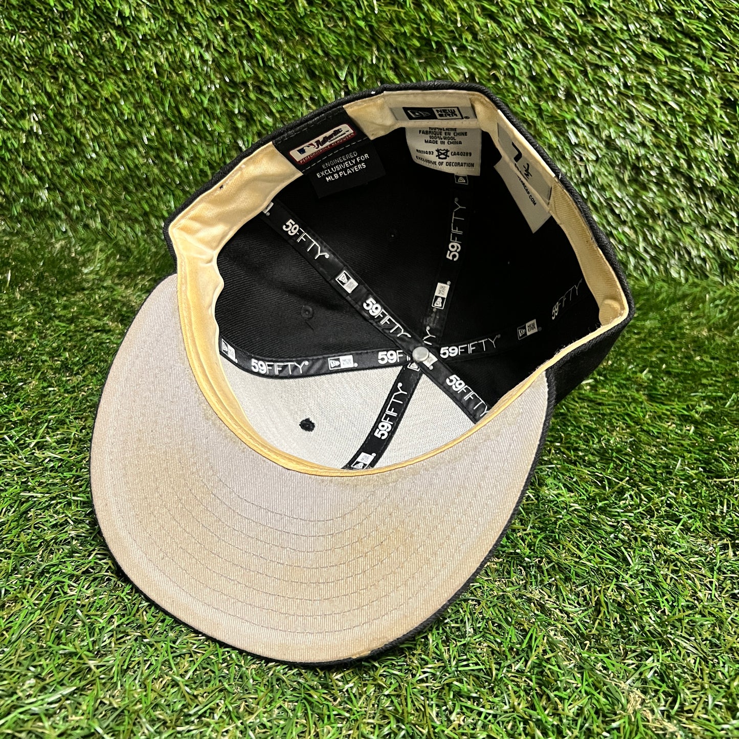 New Era Chicago White Sox White Logo Black Hat Size 7 1/2 USED v16002
