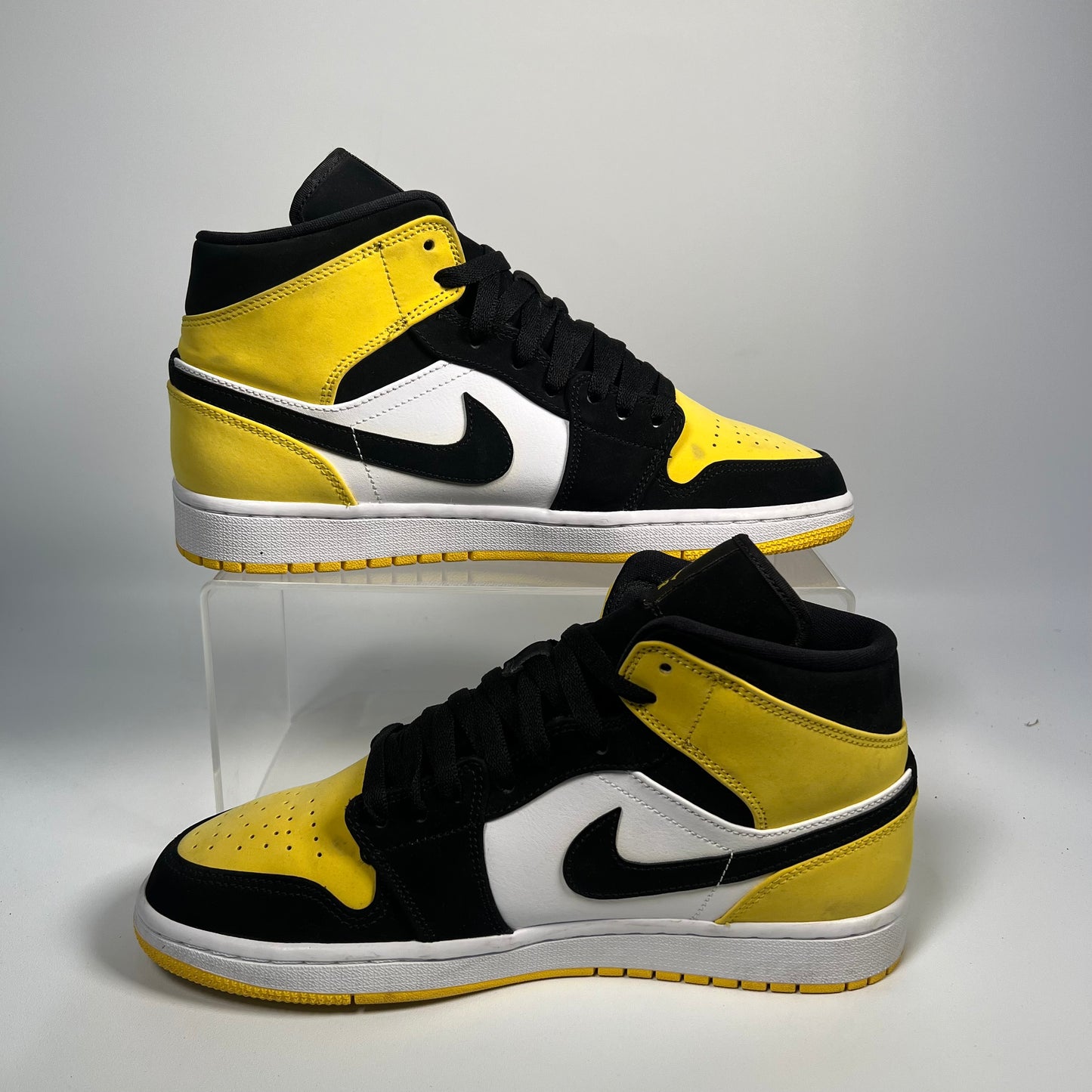Jordan 1 Mid Yellow Toe Black Size 8.5 USED s17598