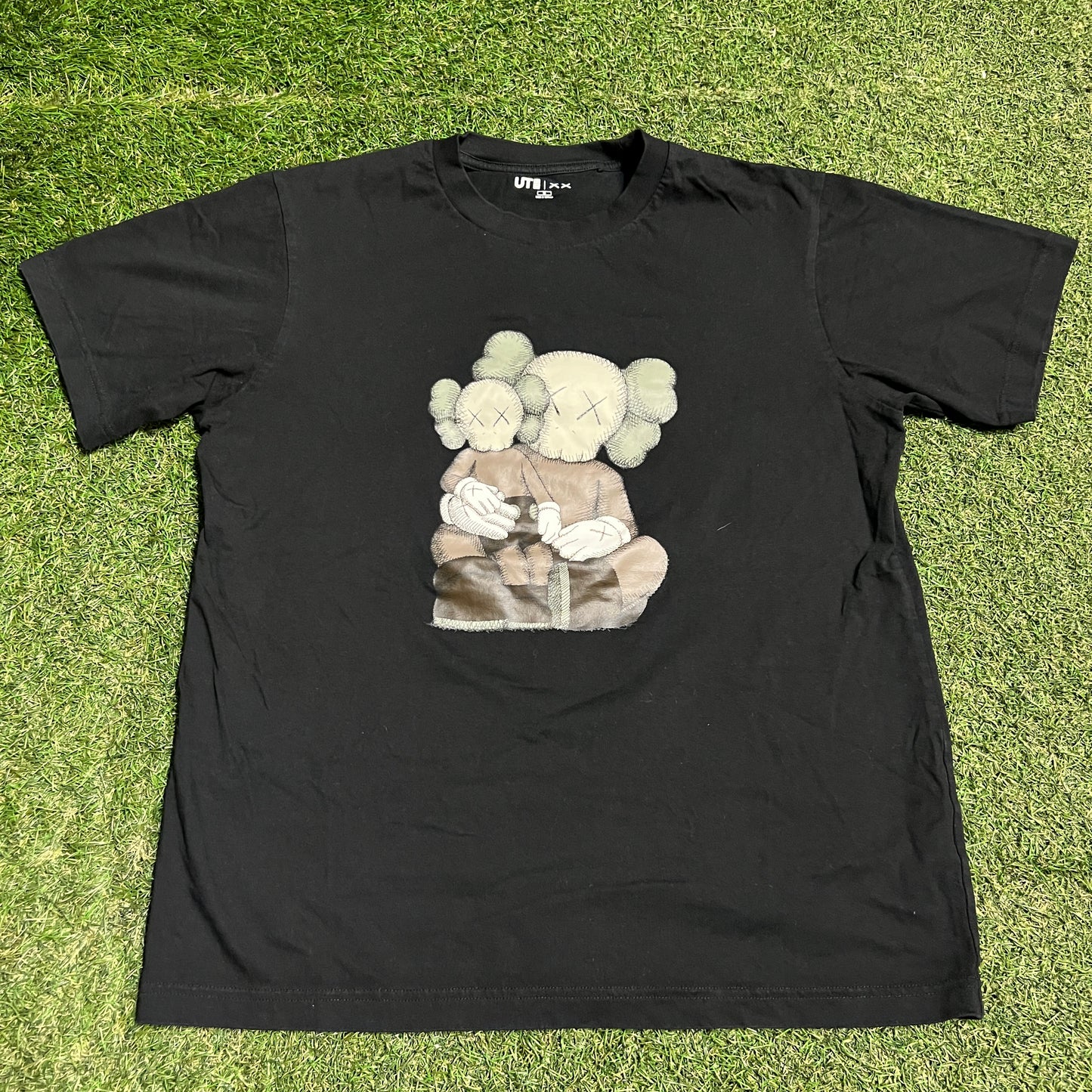 Uniqlo X Kaws Companion Figures Black Tee Size Medium USED x14211