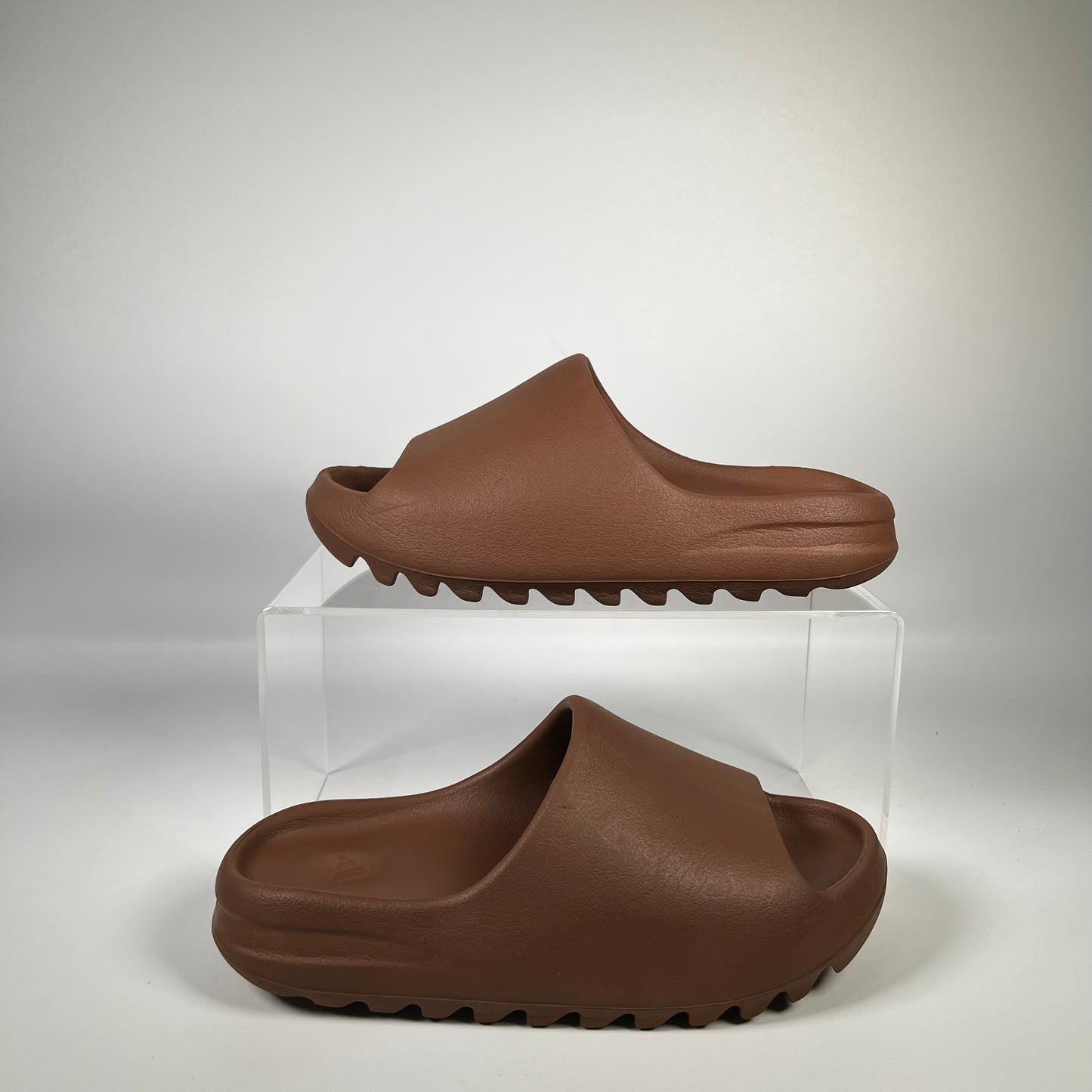 Yeezy Slide Flax (2024) Size 6 USED S18114