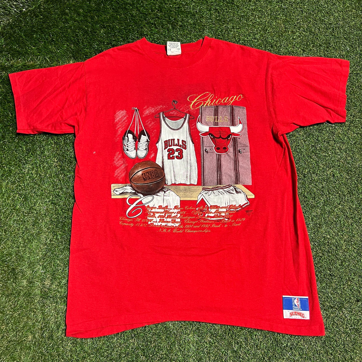 1992 Chicago Bulls Red Embroidered Locker Room Tee Size XL USED v16304