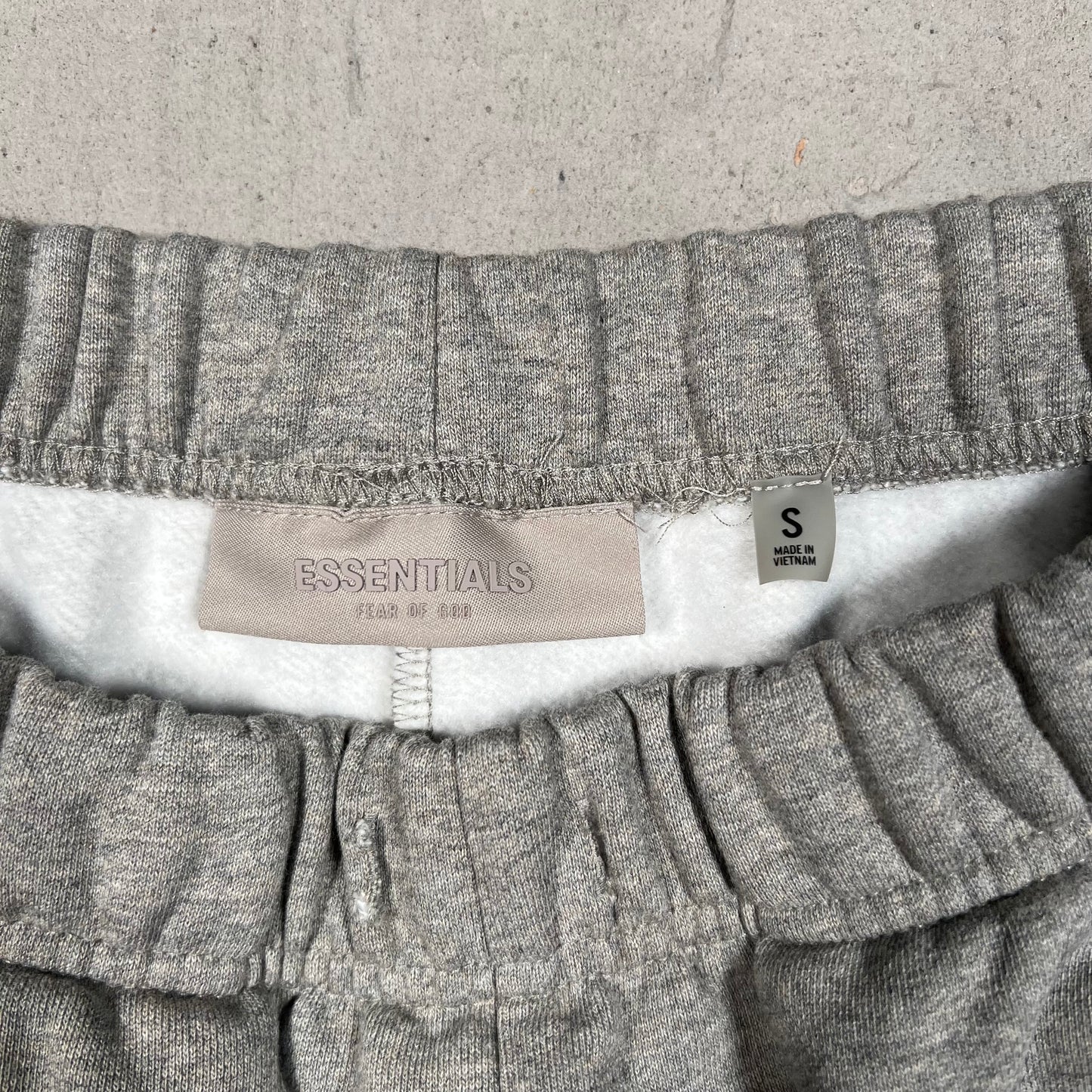 Essentials Fear of God FOG Grey Sweat Shorts Size Small USED x17600