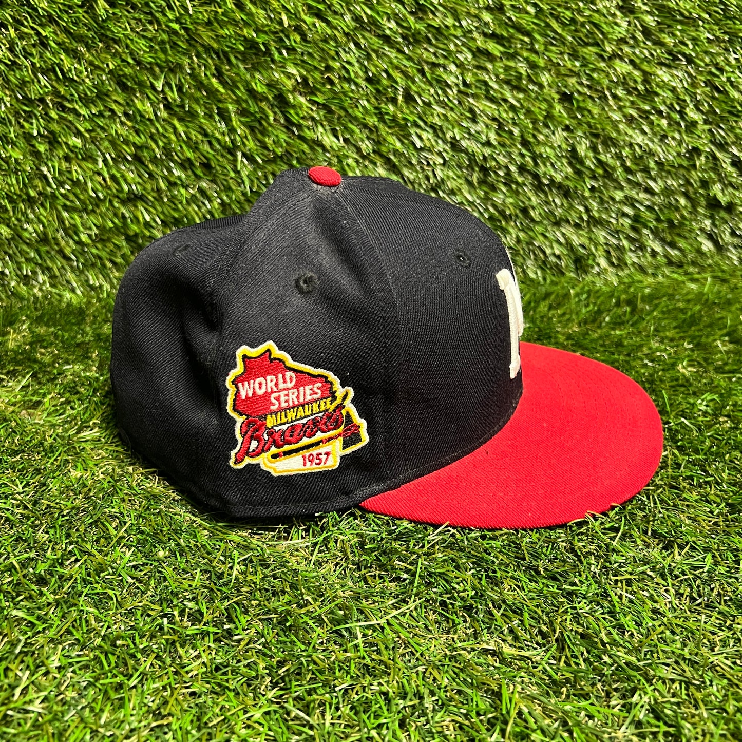 New Era Milwaukee Braves World Series Navy/Red Hat Size 7 1/2 USED v16011